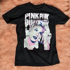 Pink! P!NK Singer/ Artist Concert T-shirt. 2017 Tour. Size S.